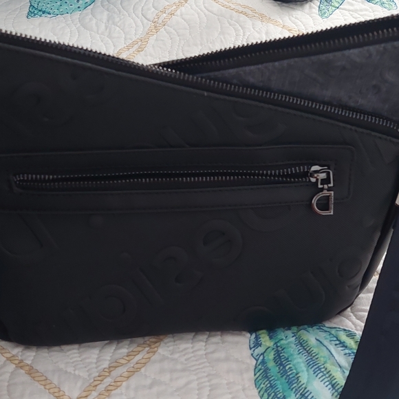 Handbag - Picture 2 of 5